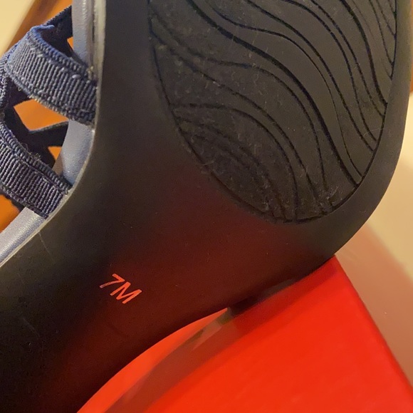 TANY  navy blocked heels size 7m NWT - Picture 8 of 10